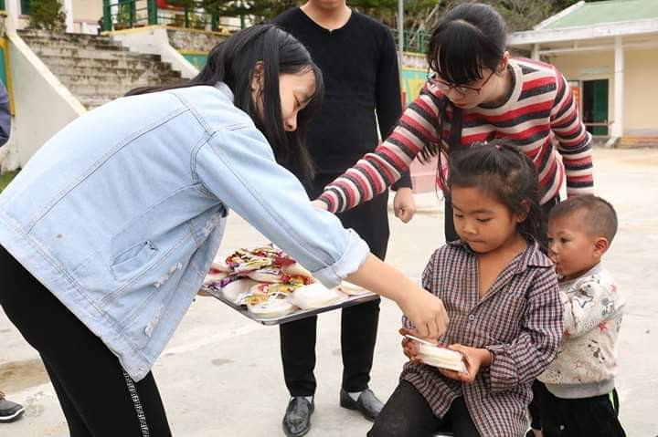 Bạn trẻ đem xuân đến vùng cao ảnh 1