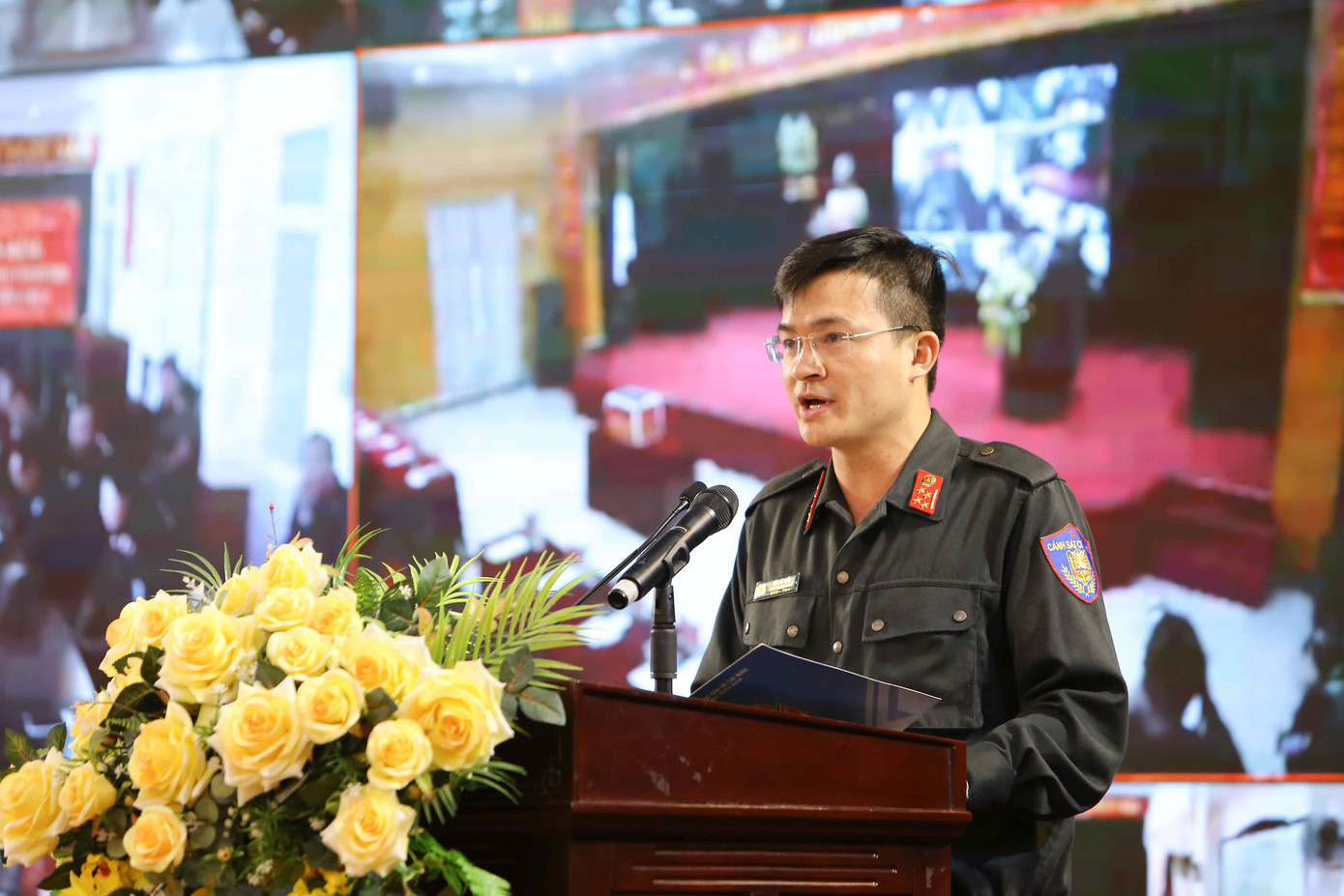 Hà Nội tiếp nhận 22 tỷ đồng ủng hộ đồng bào miền Trung ảnh 4