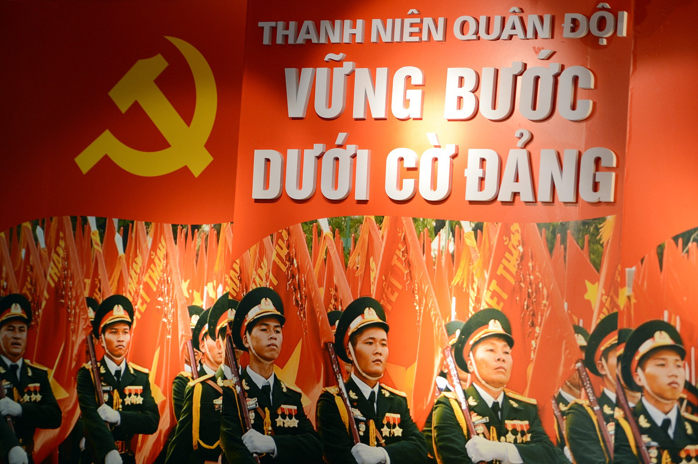 Triển lãm tài liệu, hình ảnh về 'Thanh niên Quân đội vững bước dưới cờ Đảng' ảnh 1