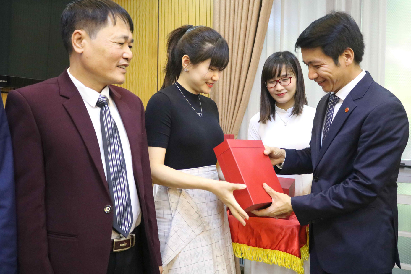 Nữ sinh Huế đạt giải nhất cuộc thi Pháp luật học đường ảnh 1