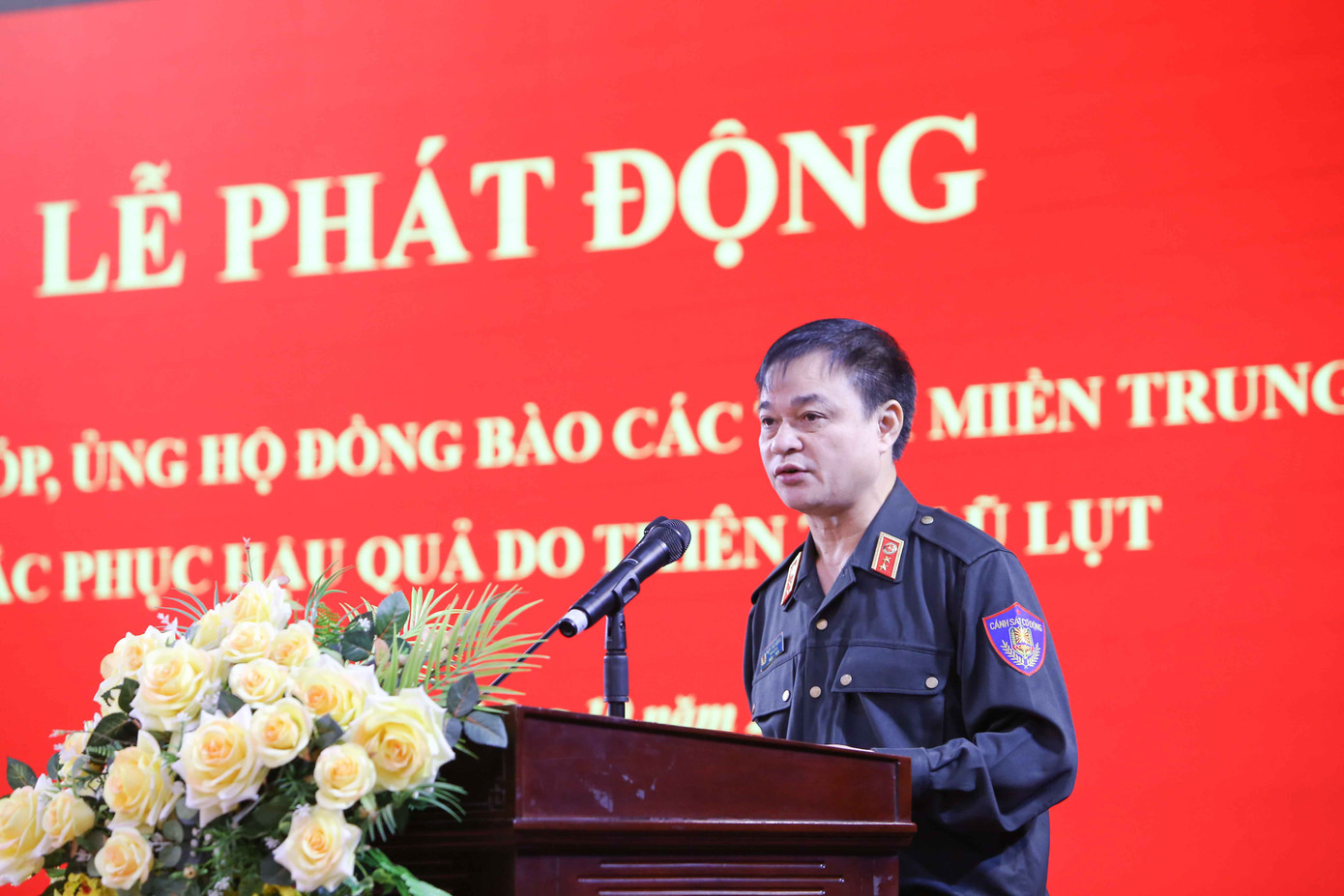 Hà Nội tiếp nhận 22 tỷ đồng ủng hộ đồng bào miền Trung ảnh 2