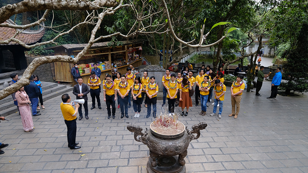 Gương mặt trẻ Việt Nam tiêu biểu dâng hương báo công các Vua Hùng ảnh 11