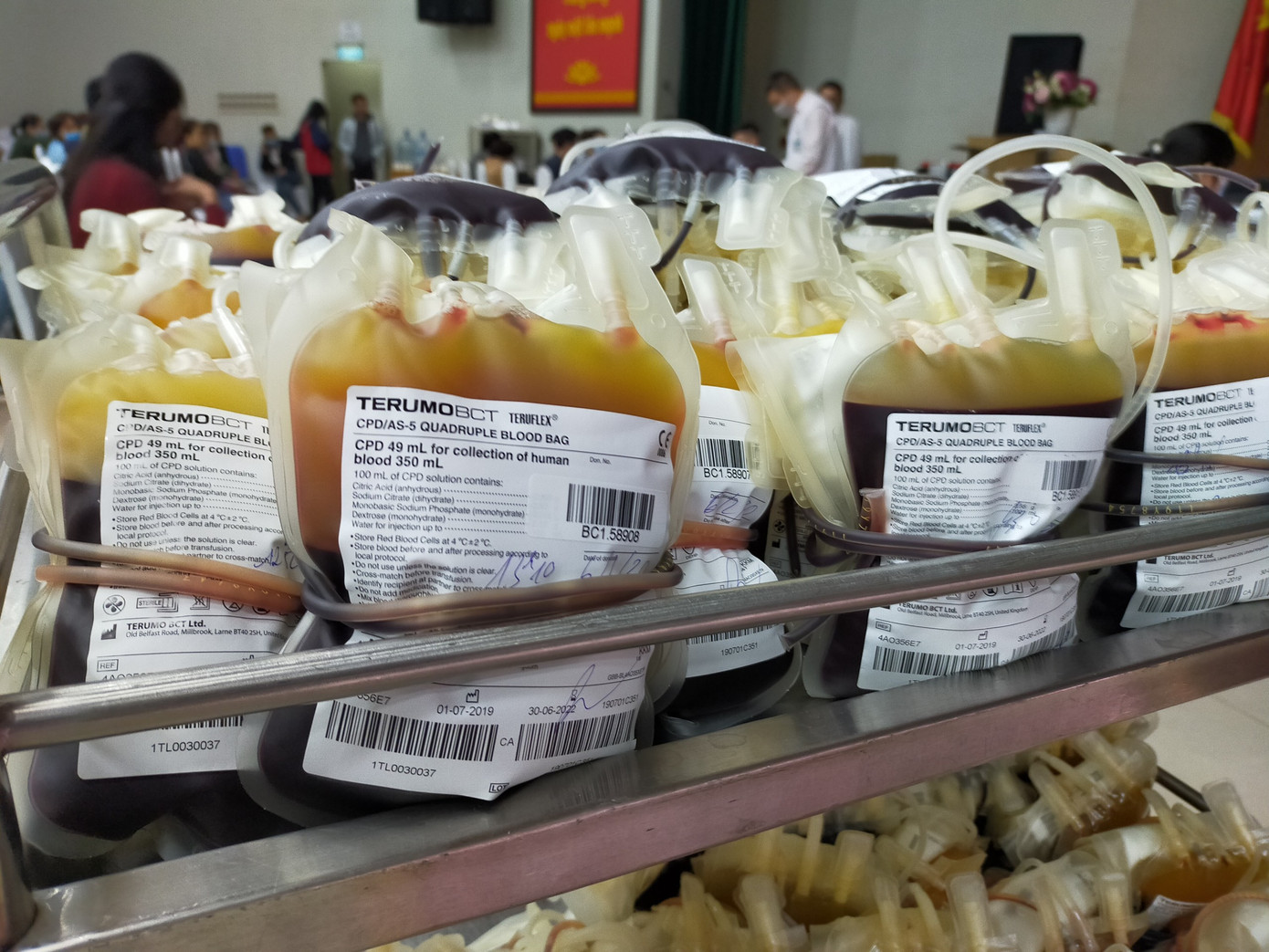 Bệnh viện thiếu máu, bạn trẻ không ngại dịch corona hiến máu tình nguyện ảnh 8