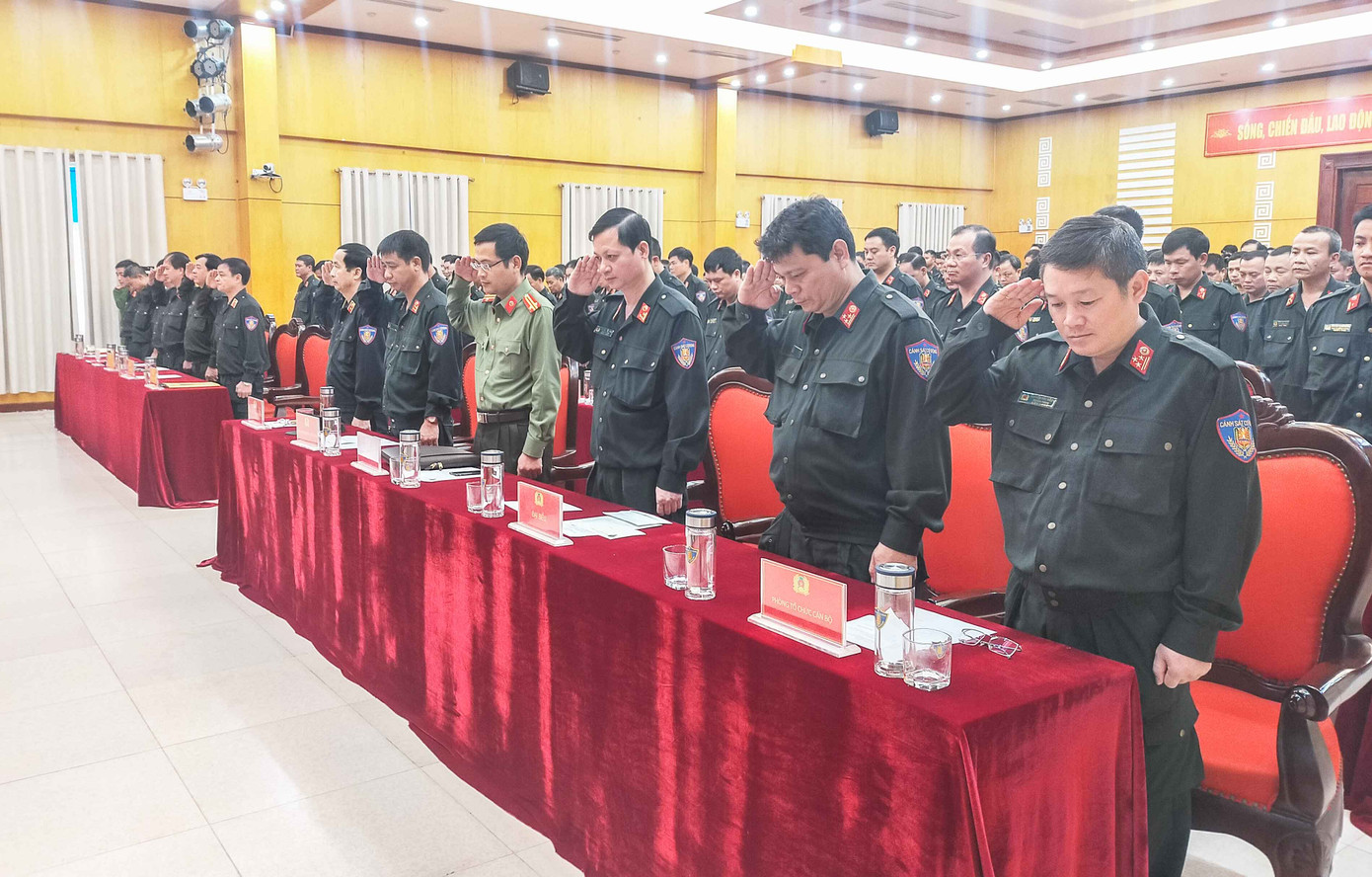 Hà Nội tiếp nhận 22 tỷ đồng ủng hộ đồng bào miền Trung ảnh 3