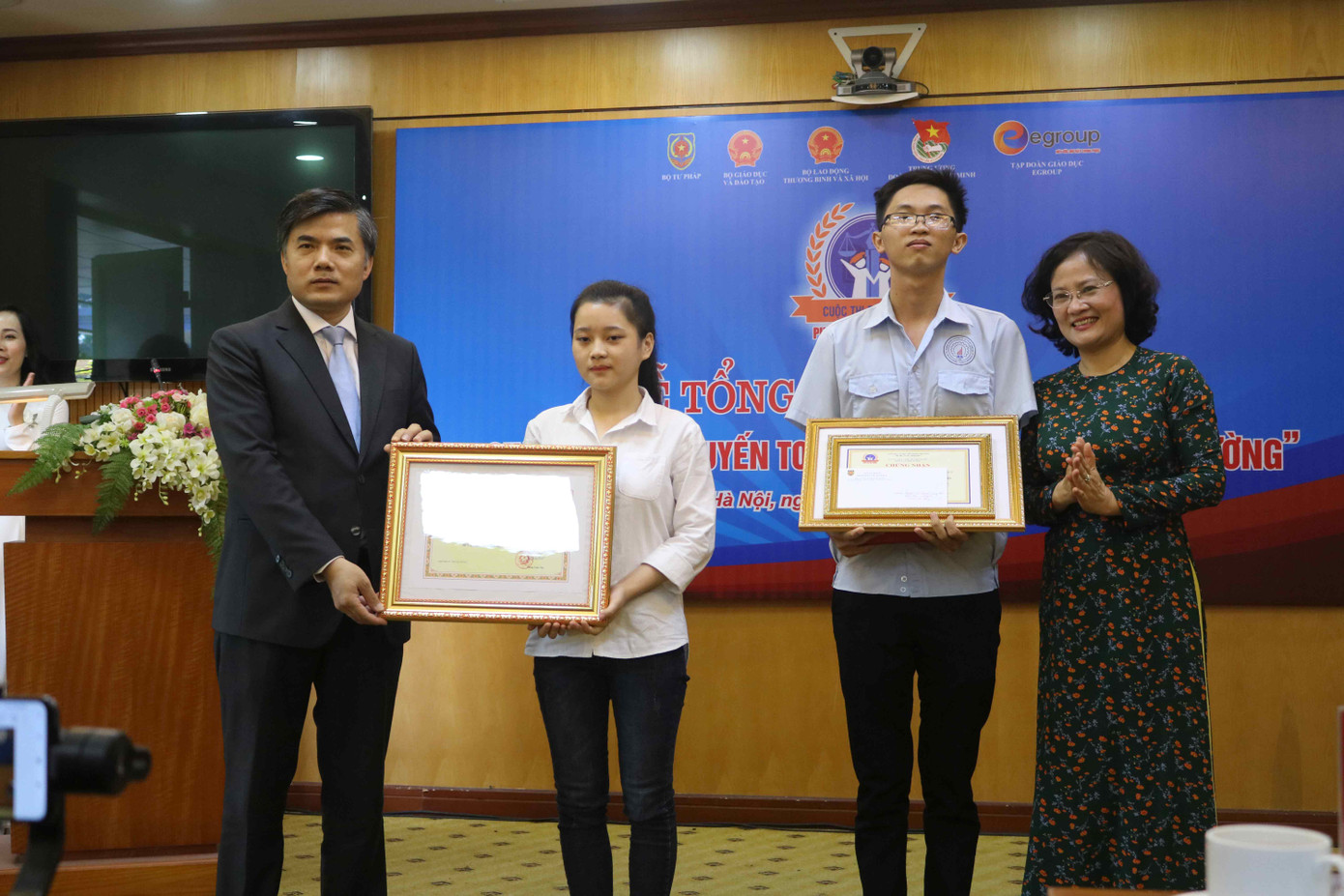 Nữ sinh Huế đạt giải nhất cuộc thi Pháp luật học đường ảnh 2