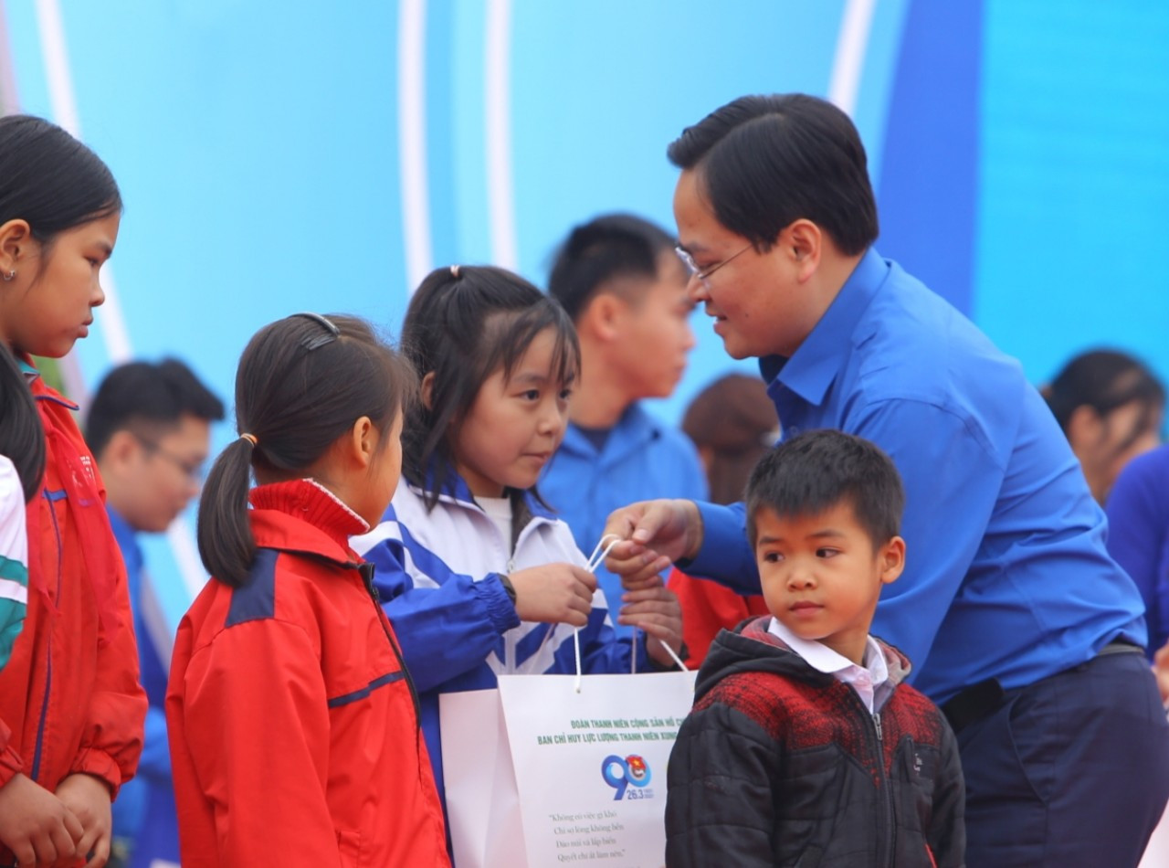 Kỷ niệm 70 năm ngày Bác Hồ tặng thơ Thanh niên xung phong ảnh 6