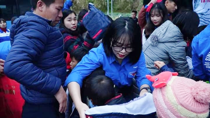 Bạn trẻ đem xuân đến vùng cao ảnh 2