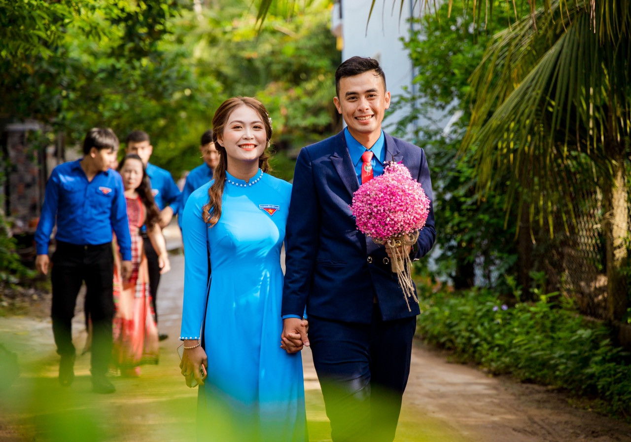 Ảnh cưới độc đáo của cô dâu chú rể là cán bộ Đoàn ảnh 2