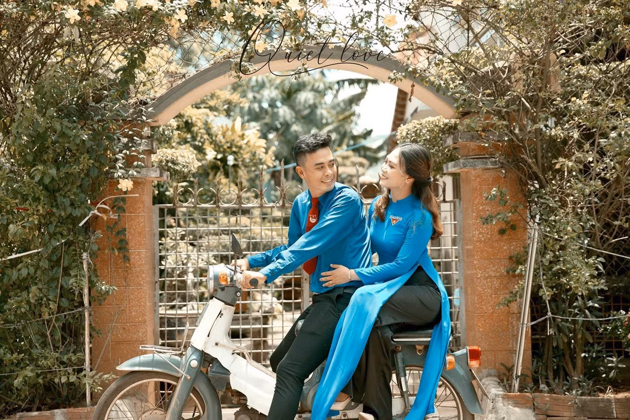 Ảnh cưới độc đáo của cô dâu chú rể là cán bộ Đoàn ảnh 5