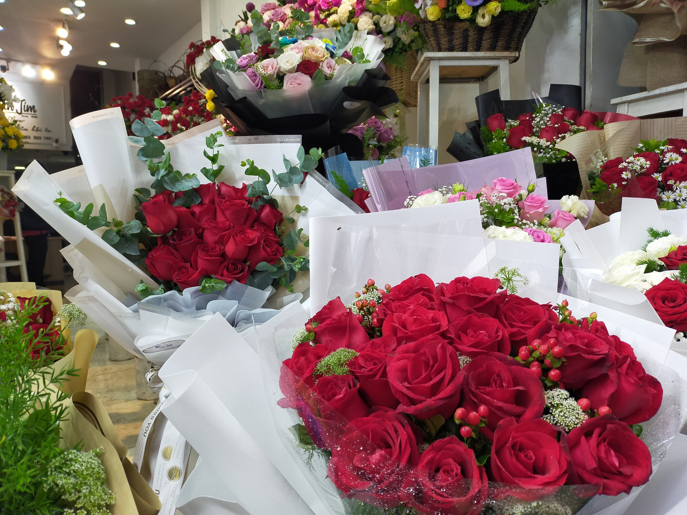 Sợ dịch Covid-19, giới trẻ ngại ra đường ngày Valentine ảnh 2