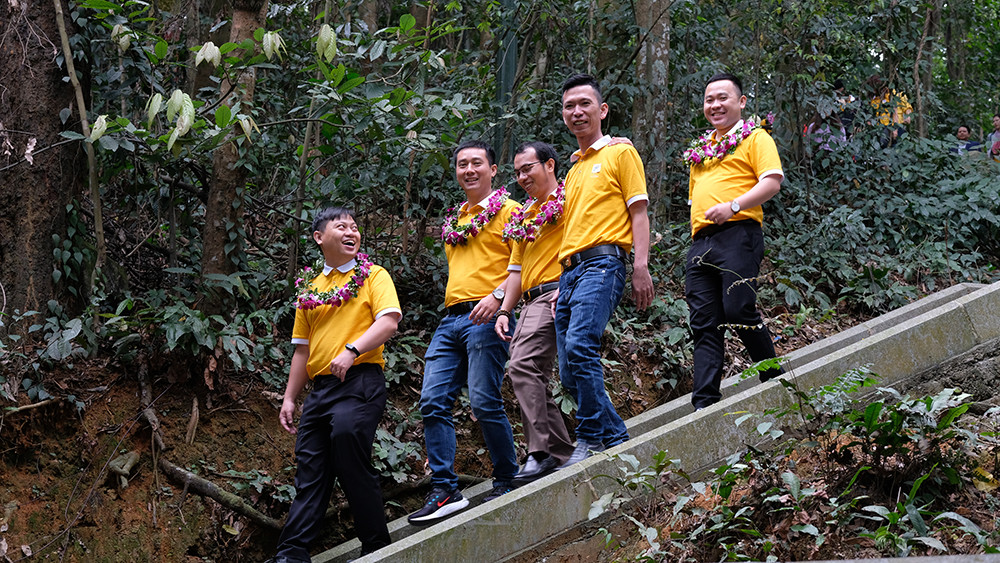 Gương mặt trẻ Việt Nam tiêu biểu dâng hương báo công các Vua Hùng ảnh 4