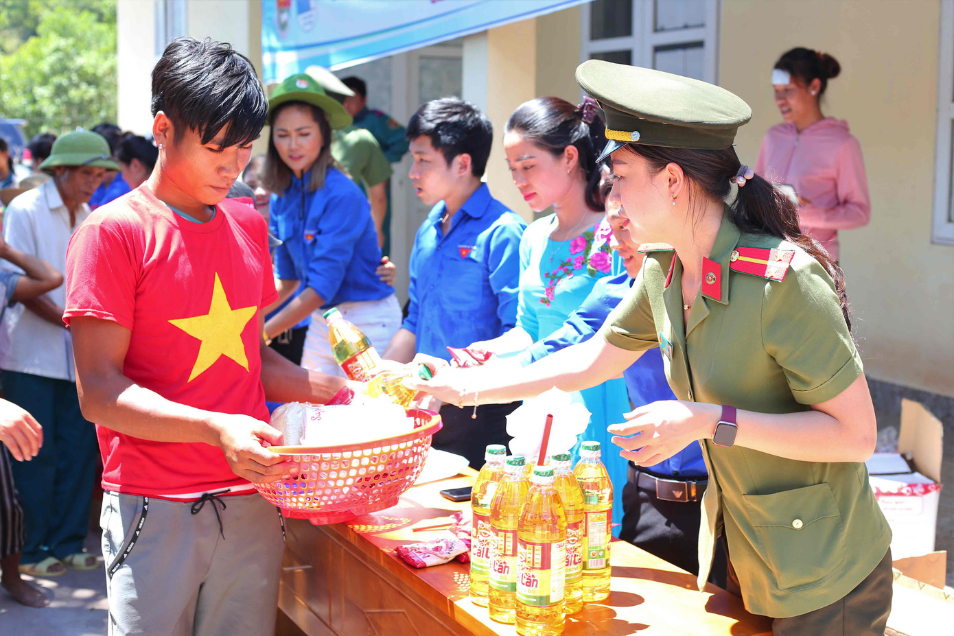 Hoa hậu H'Hen Niê dự lễ khởi công xây Nhà văn hóa cộng đồng ảnh 6