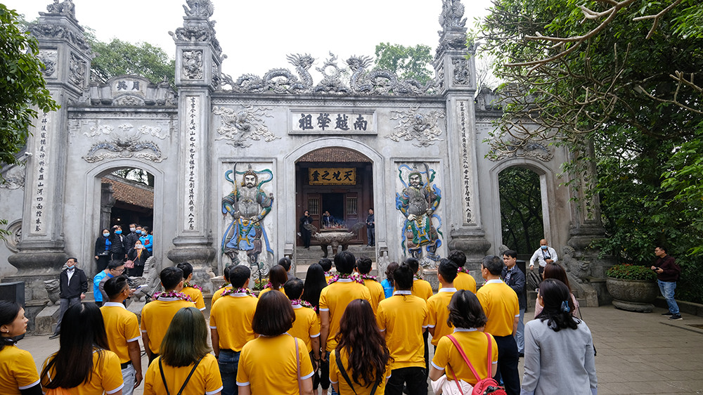 Gương mặt trẻ Việt Nam tiêu biểu dâng hương báo công các Vua Hùng ảnh 6