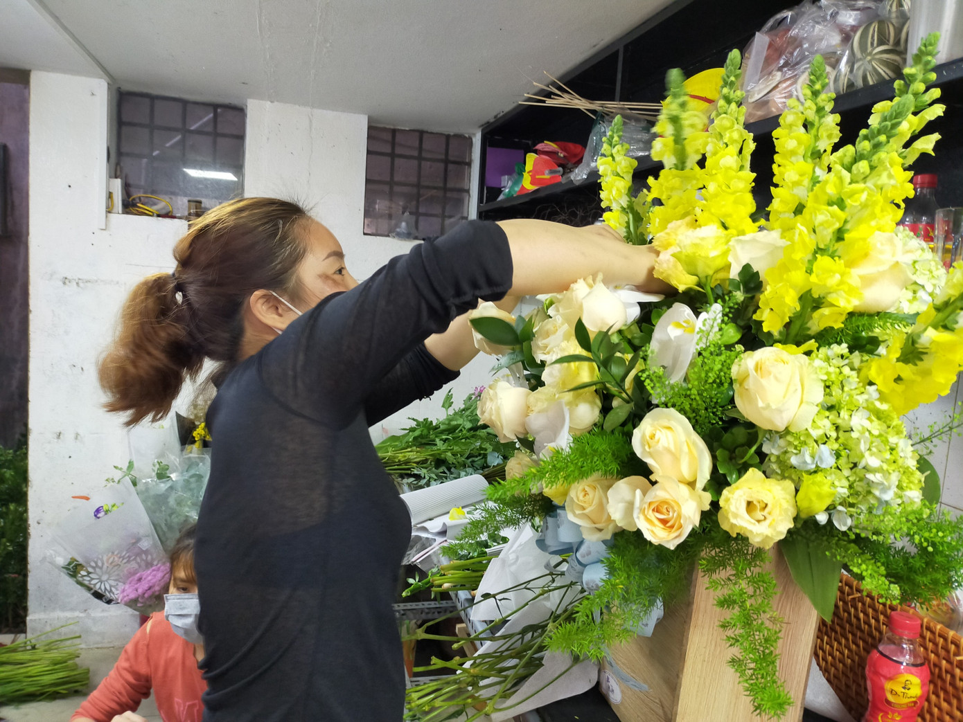 Sợ dịch Covid-19, giới trẻ ngại ra đường ngày Valentine ảnh 1