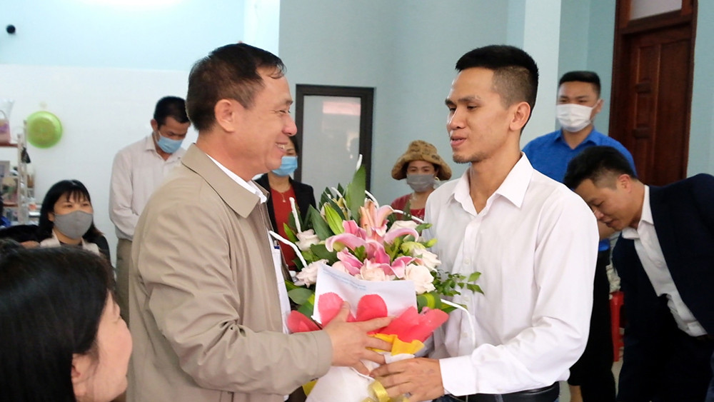 Dù nói 'không hoàn toàn đỡ được bé', Nguyễn Ngọc Mạnh vẫn được dân mạng khen ngợi ảnh 4