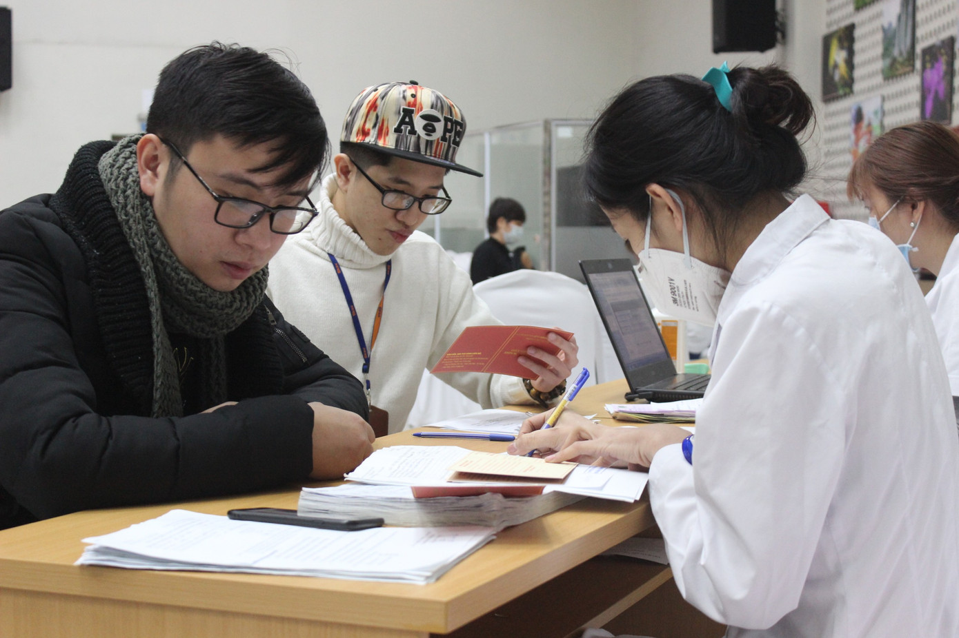 Bệnh viện thiếu máu, bạn trẻ không ngại dịch corona hiến máu tình nguyện ảnh 5