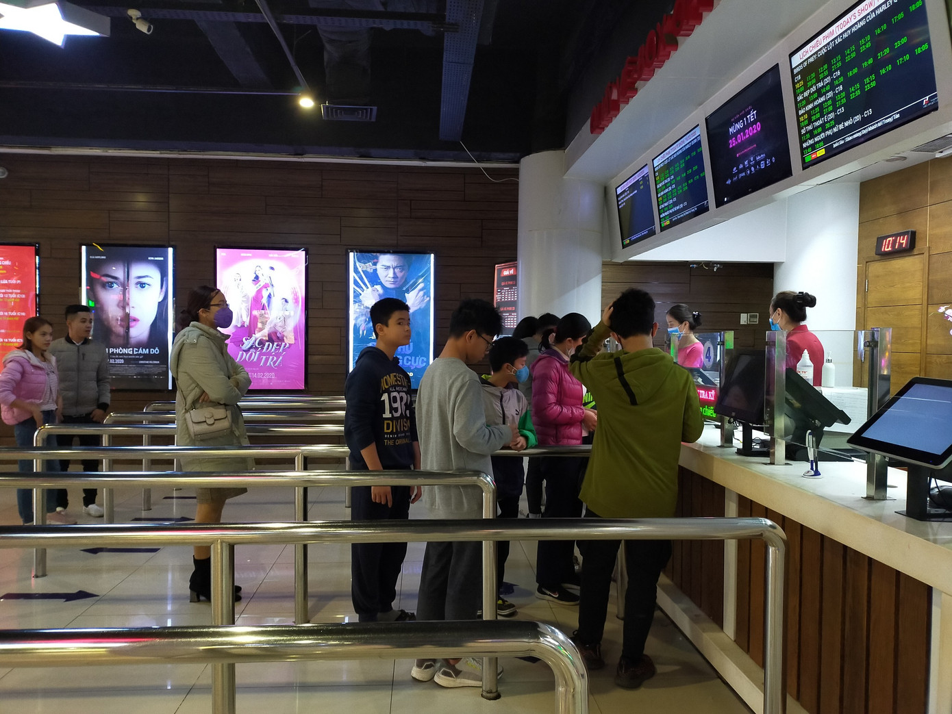 Sợ dịch Covid-19, giới trẻ ngại ra đường ngày Valentine ảnh 4