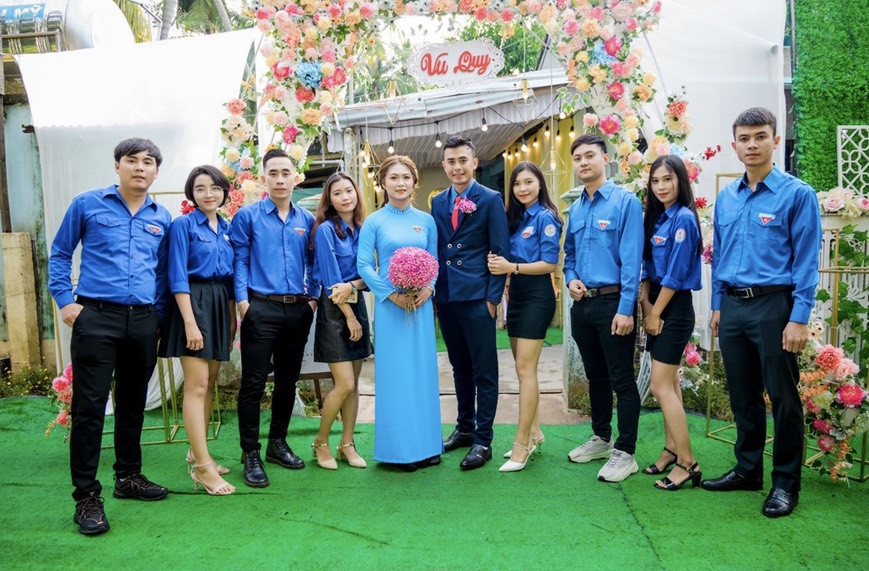 Ảnh cưới độc đáo của cô dâu chú rể là cán bộ Đoàn ảnh 4