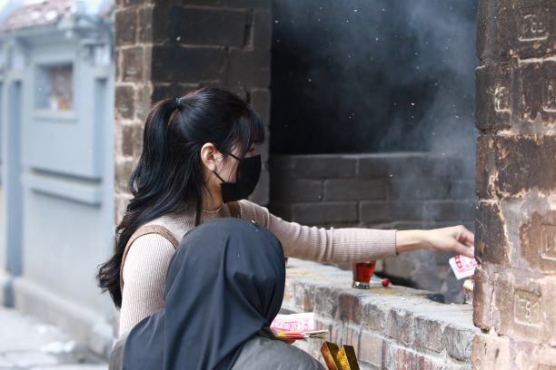 Bạn trẻ đến chùa Hà cầu tình duyên trước ngày Valentine ảnh 12