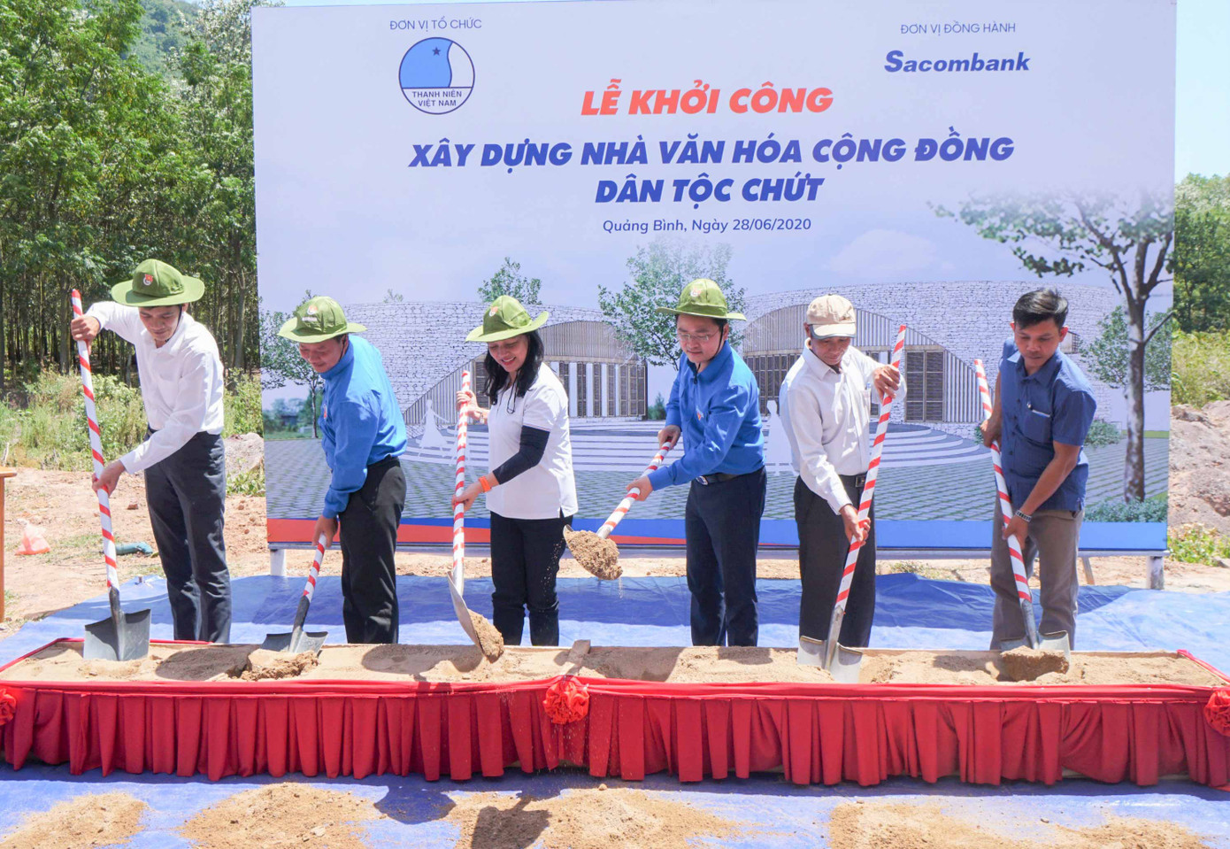 Hoa hậu H'Hen Niê dự lễ khởi công xây Nhà văn hóa cộng đồng ảnh 1