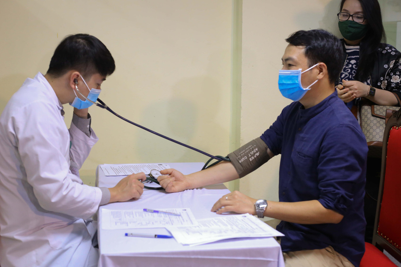 Tưng bừng ngày hội hiến máu 'Màu áo xanh trao giọt hồng yêu thương' ảnh 4