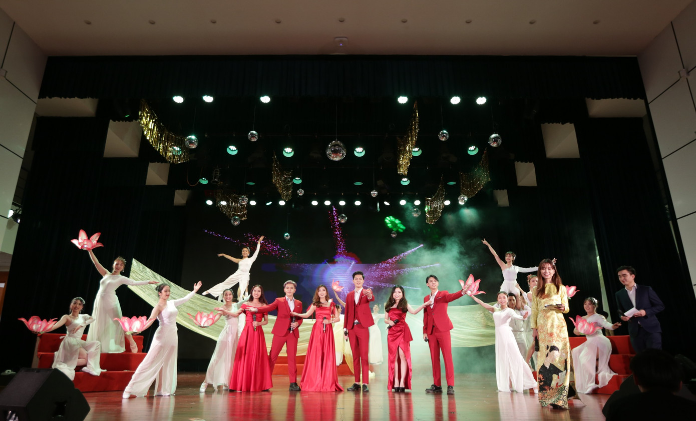 Tuổi trẻ ĐH Kinh tế Quốc dân: Cháy mãi lên ngọn lửa đam mê. ảnh 9