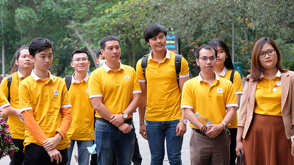 Gương mặt trẻ Việt Nam tiêu biểu dâng hương báo công các Vua Hùng ảnh 7