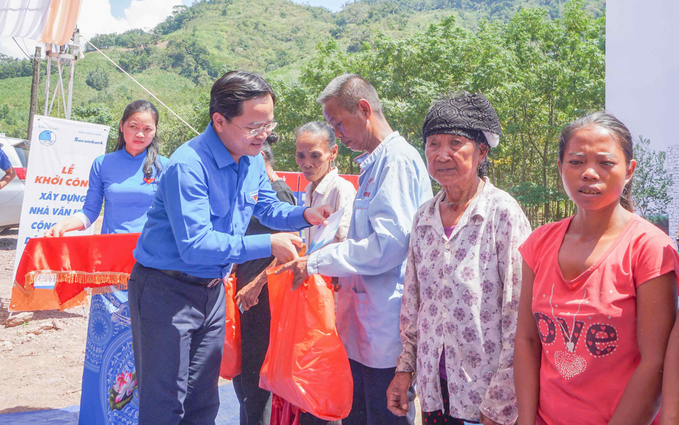 Hoa hậu H'Hen Niê dự lễ khởi công xây Nhà văn hóa cộng đồng ảnh 2