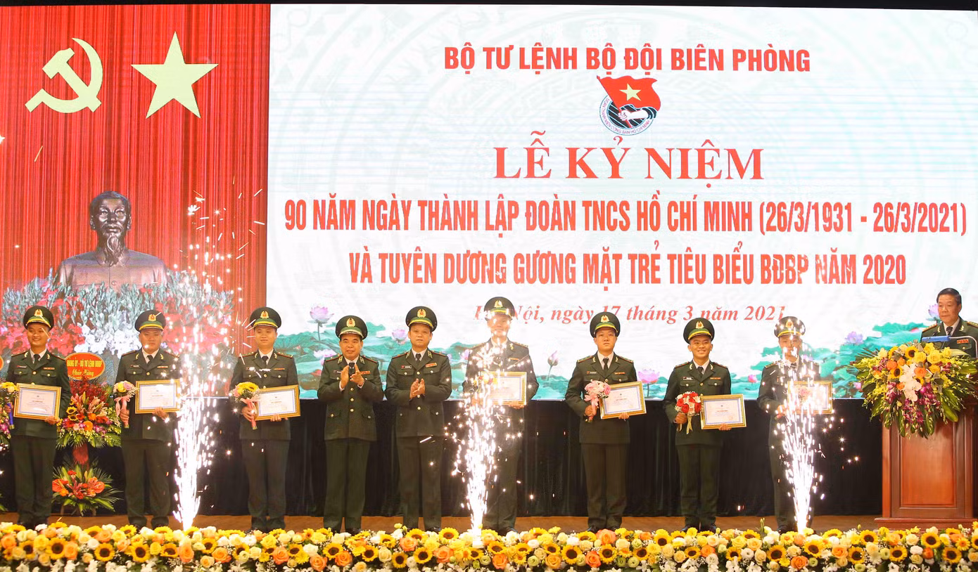 Tuyên dương 10 gương mặt trẻ Bộ đội Biên phòng ảnh 4
