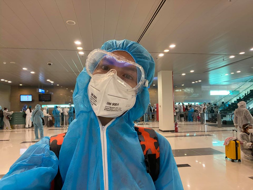 Nhớ nghề, Minh Tú trổ tài tạo dáng 'bá đạo' trong khu cách ly khiến fans cười nghiêng ngả ảnh 3