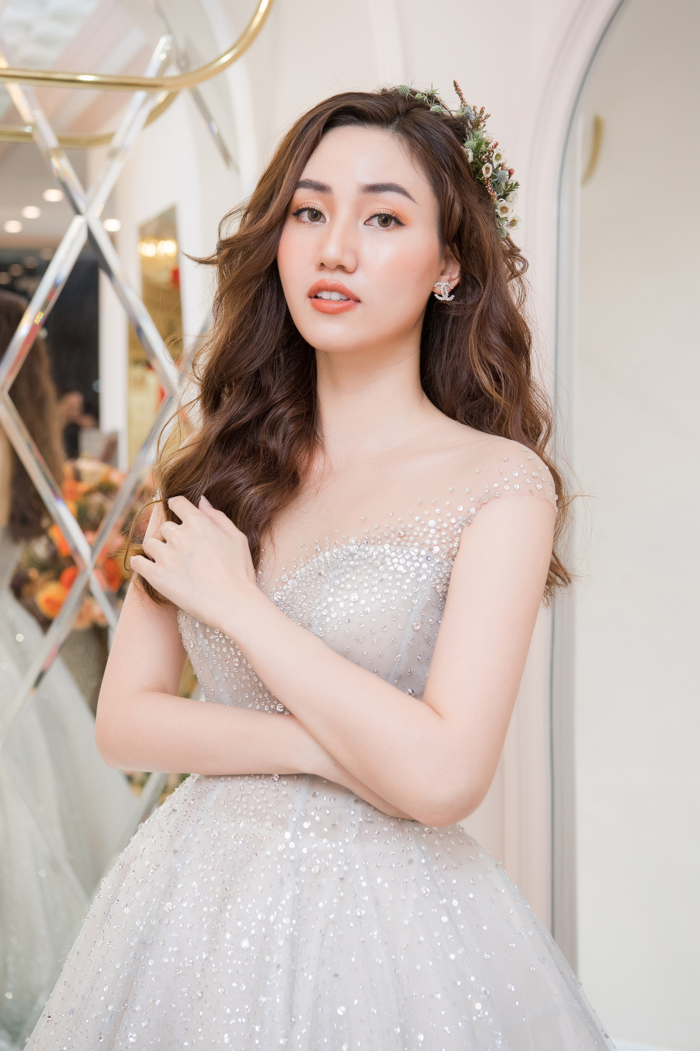 Á hậu Trà My lần đầu tái xuất sàn catwalk, khoe nhan sắc ngày càng gợi cảm ảnh 1