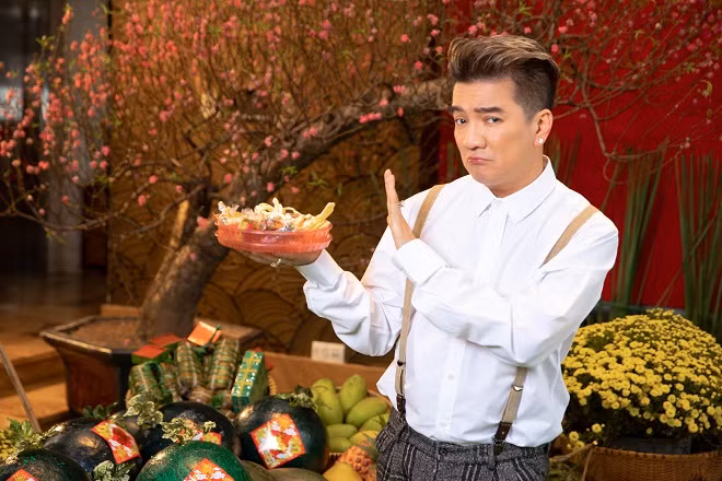 Loạt ảnh xuân ‘khó đỡ’ của đôi bạn Đàm Vĩnh Hưng – Vũ Hà ảnh 27