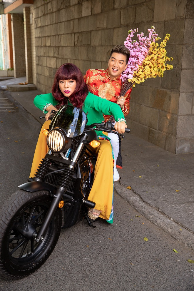 Loạt ảnh xuân ‘khó đỡ’ của đôi bạn Đàm Vĩnh Hưng – Vũ Hà ảnh 17