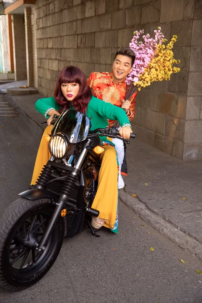 Loạt ảnh xuân ‘khó đỡ’ của đôi bạn Đàm Vĩnh Hưng – Vũ Hà ảnh 17