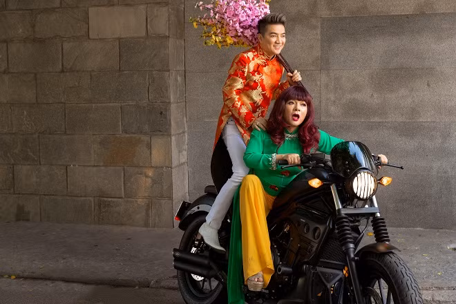 Loạt ảnh xuân ‘khó đỡ’ của đôi bạn Đàm Vĩnh Hưng – Vũ Hà ảnh 19