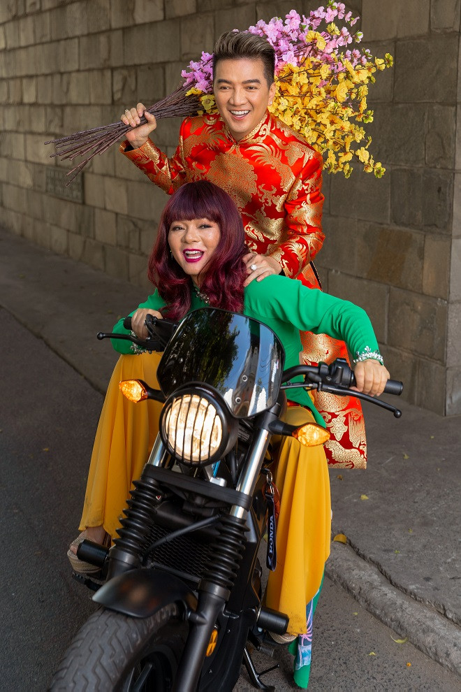 Loạt ảnh xuân ‘khó đỡ’ của đôi bạn Đàm Vĩnh Hưng – Vũ Hà ảnh 20