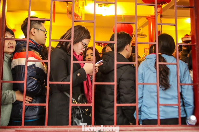 Phủ Tây Hồ đặc người sau kỳ nghỉ Tết ảnh 9