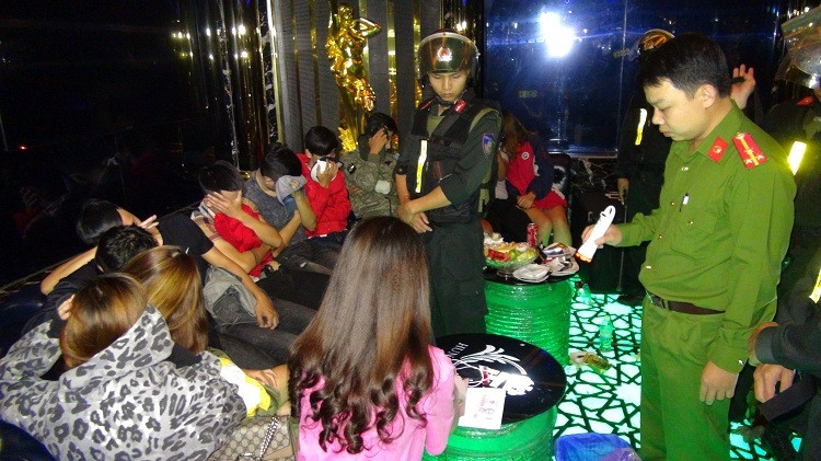 'Tiệc ma túy' trong quán karaoke ảnh 1