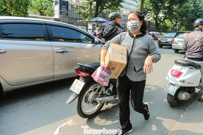 Chần chừ vài phút, khách hàng mua nước rửa tay nhận ngay giá 'cắt cổ' ảnh 12