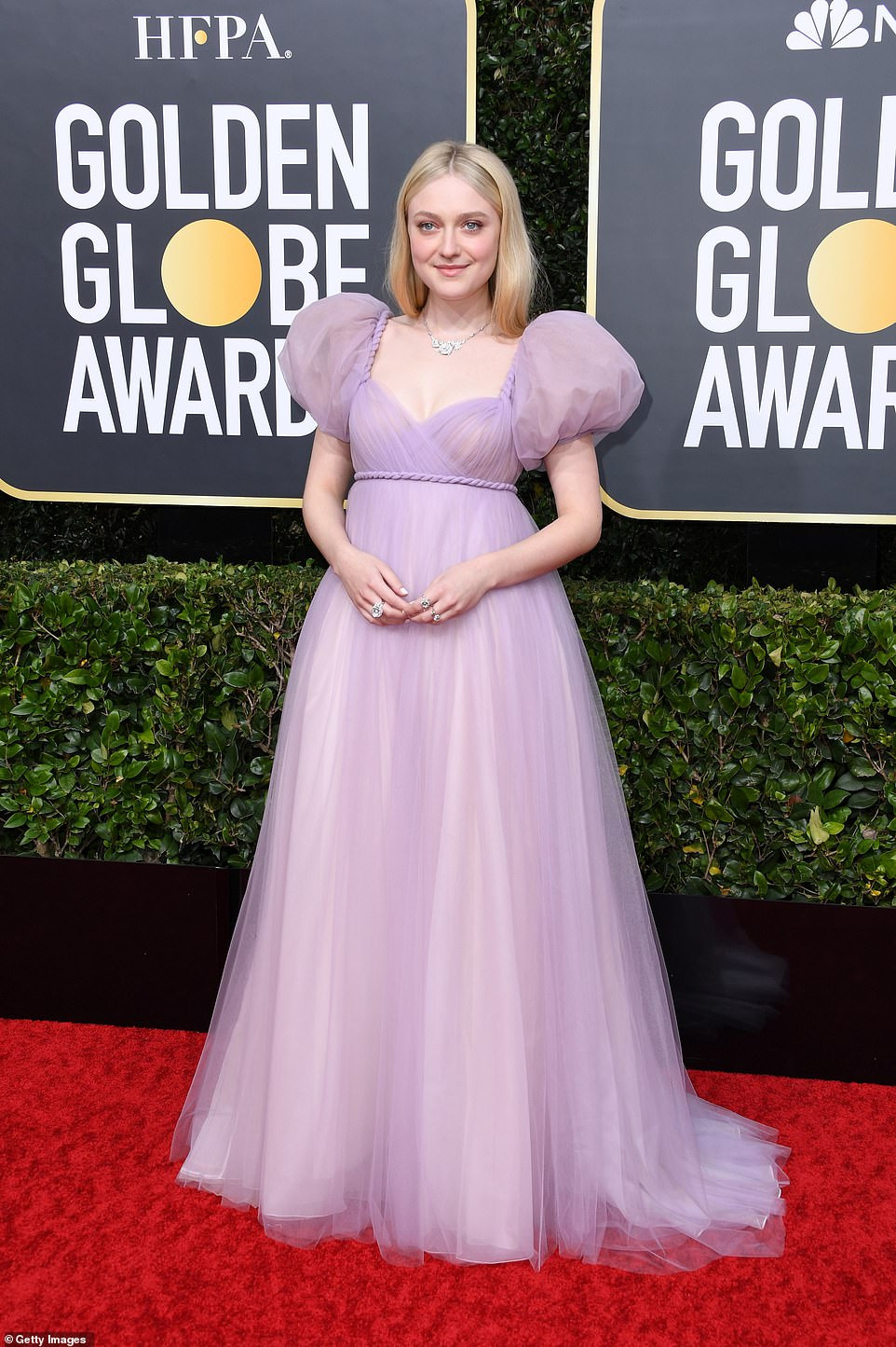 Quả cầu vàng 2020: Scarlett Johansson ‘thả rông’, bạn gái Iron Man mặc như không ảnh 8