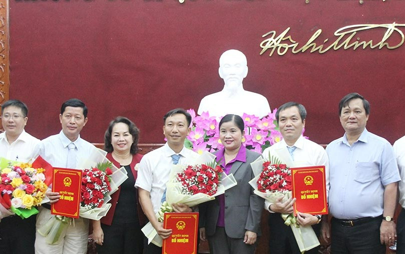 Bình Phước công bố quyết định về công tác cán bộ ảnh 1