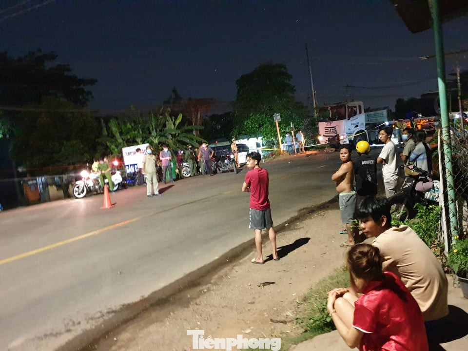 Đi vào đường ngược chiều rồi lao vào xe container, hai anh em tử vong tại chỗ ảnh 1