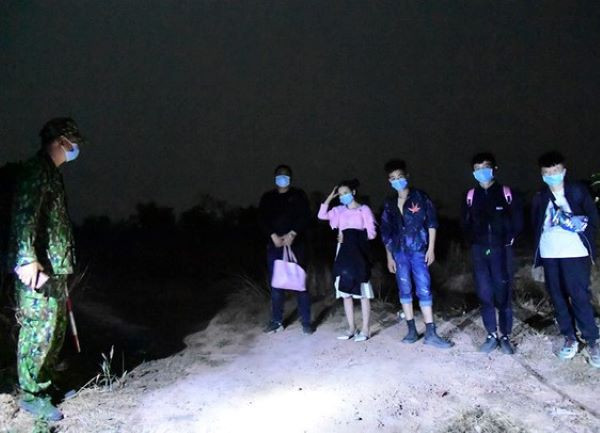 Xét nghiệm PCR 4.000 sinh viên Đại học Huế khi trở lại trường ảnh 8