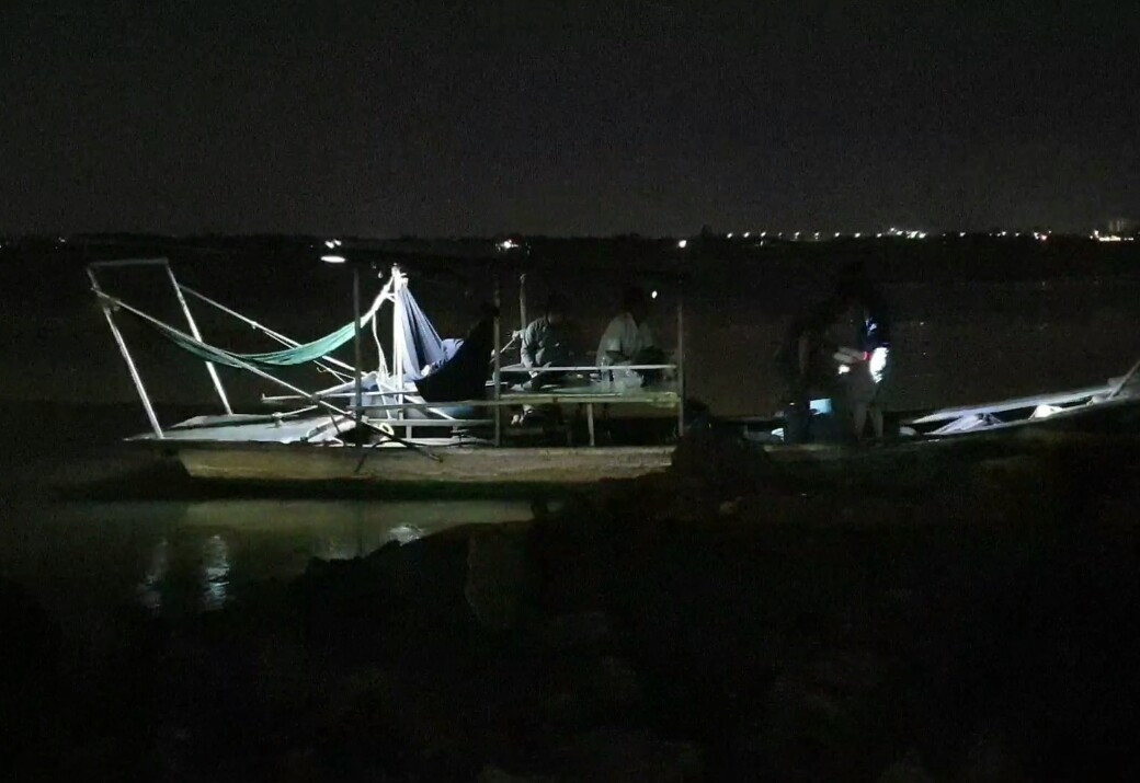 Thâu đêm tìm kiếm hai vợ chồng mất tích trên sông Đồng Nai ảnh 1