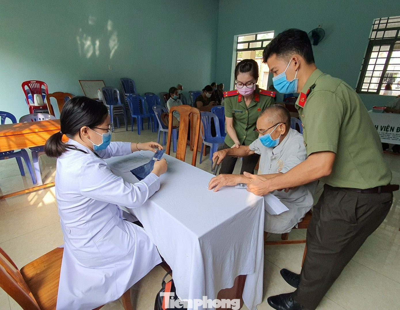 Loạt hành động ý nghĩa mừng sinh nhật Đoàn của tuổi trẻ Công an Bình Dương ảnh 7