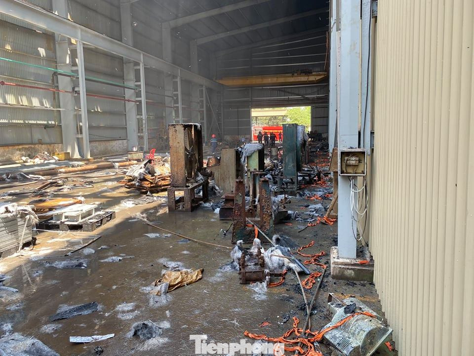 Cháy lớn tại Khu công nghiệp Sóng Thần 2 Bình Dương ảnh 2