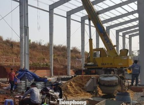 Cần cẩu đứt cáp làm 3 người thương vong ảnh 1