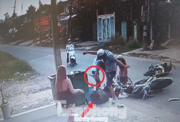 Kẻ dùng vũ khí đánh liên tiếp vào đầu nữ sinh sau va chạm giao thông bị tuyên 27 tháng tù ảnh 1