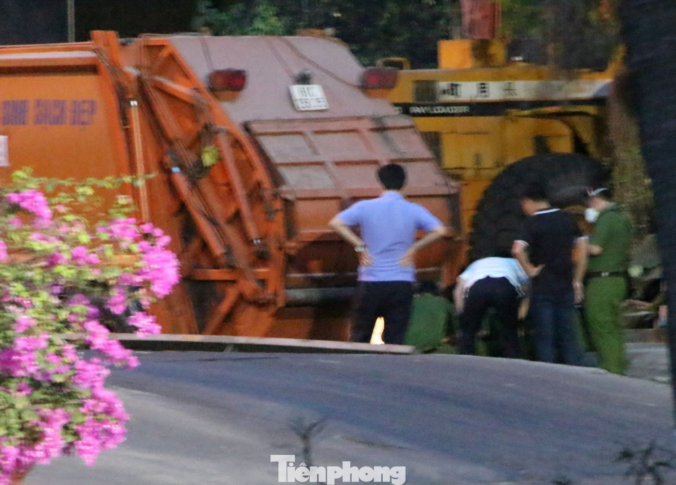 Công nhân vệ sinh bị xe rác đè tử vong tại nơi làm việc ảnh 2