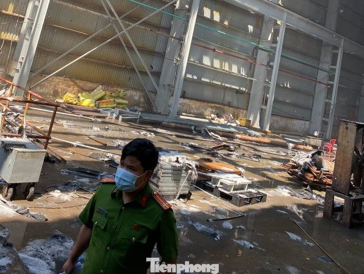 Cháy lớn tại Khu công nghiệp Sóng Thần 2 Bình Dương ảnh 4